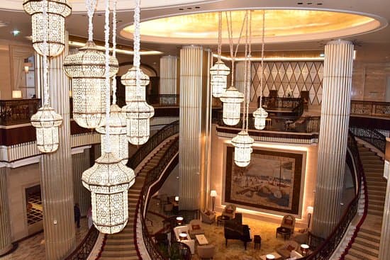 Crystal Lounge - The St. Regis Abu Dhabi