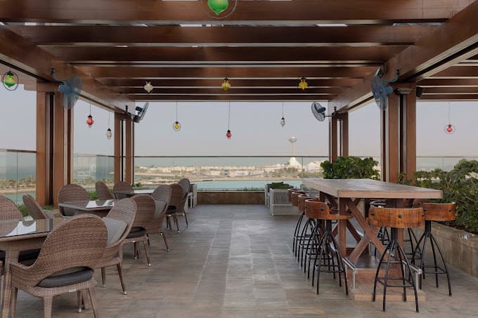 Azura Panoramic Lounge