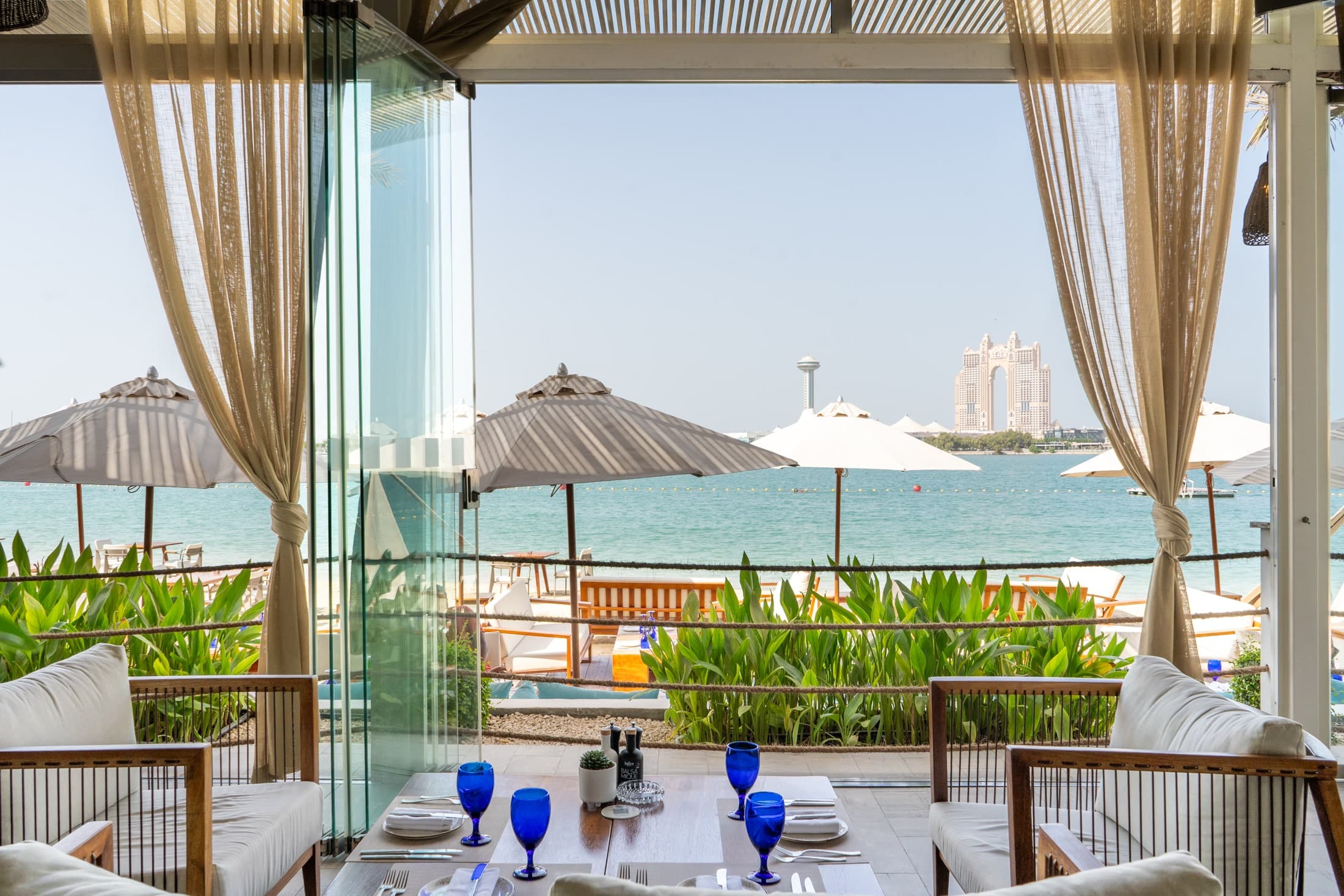 West Bay Lounge – Brunch with Live Band