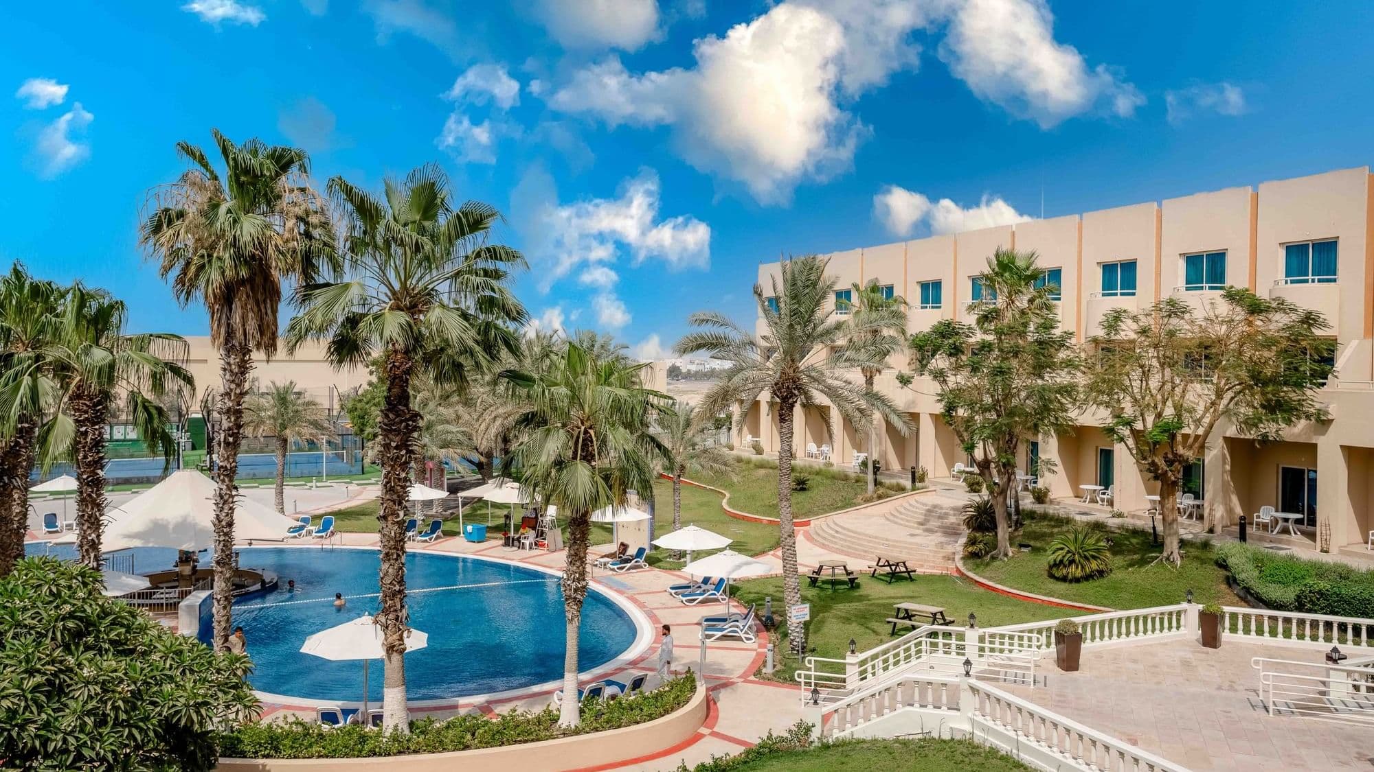 Metropolitan Al Mafraq - EliteSport Destination